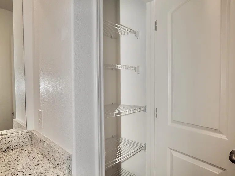 136 Maywood Ln — Photo 17