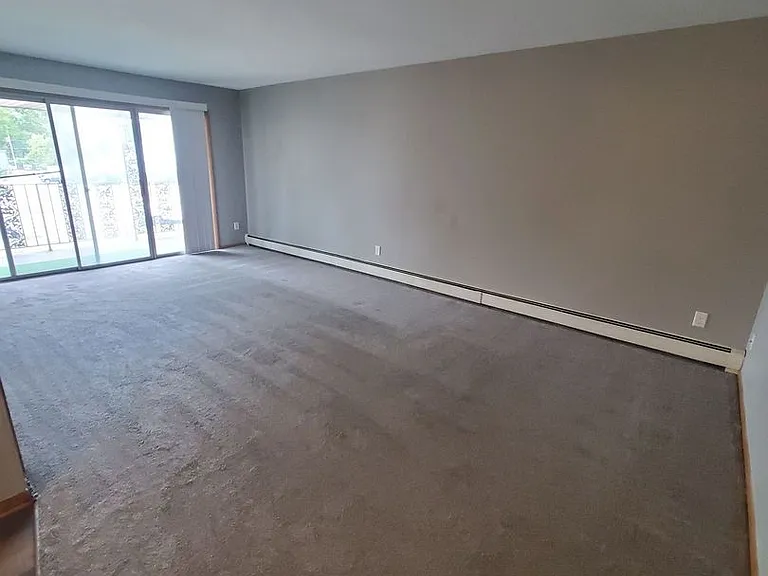 7343 N Teutonia Ave — Photo 4