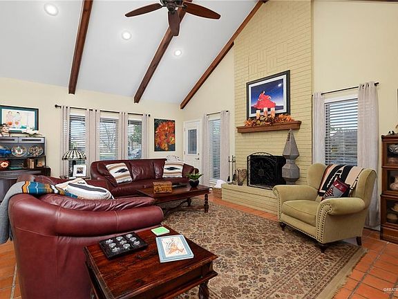 2nd image of 608 W Yucca Ave