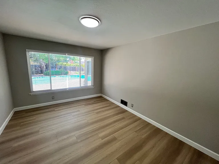 20607 Russell Ln — Photo 14