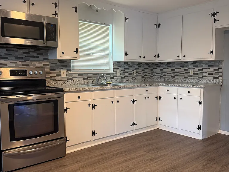 350 Cherry St — Photo 2