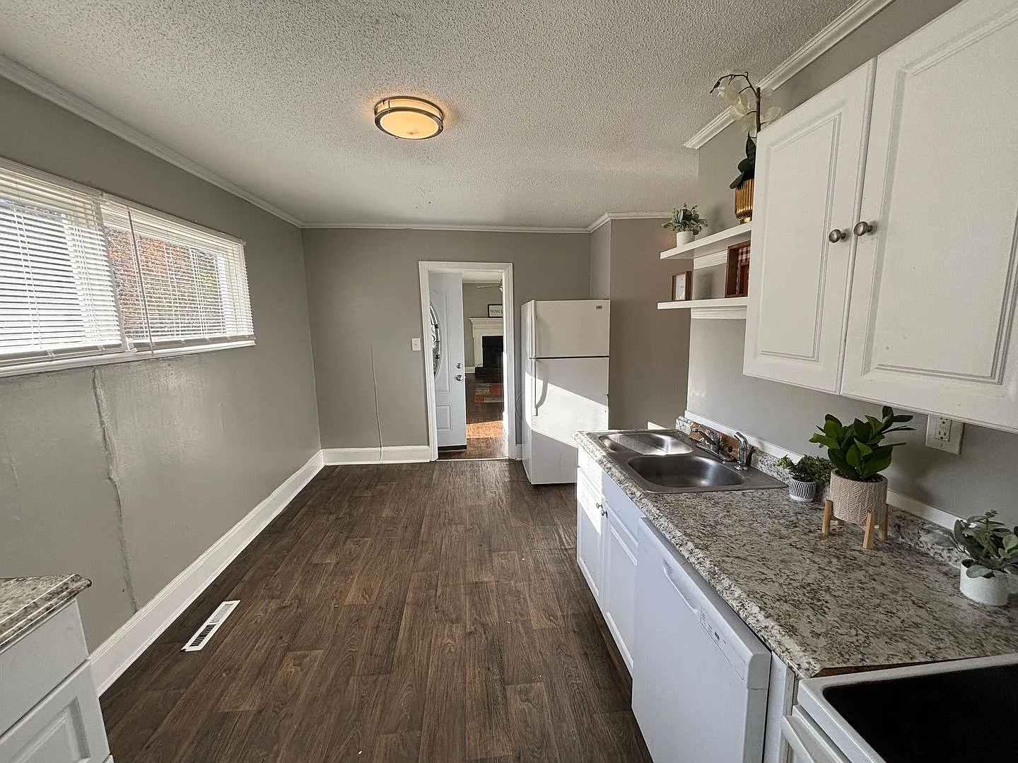Coming Soon! 3 bedroom 1 bathroom house ! — Photo 4
