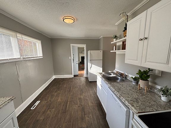 4th image of 2436 Davis Park Rd