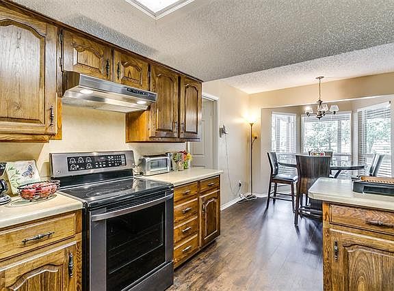 5th image of 124 Wood Oak Dr