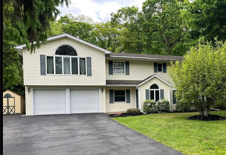 143 Pineview Ave