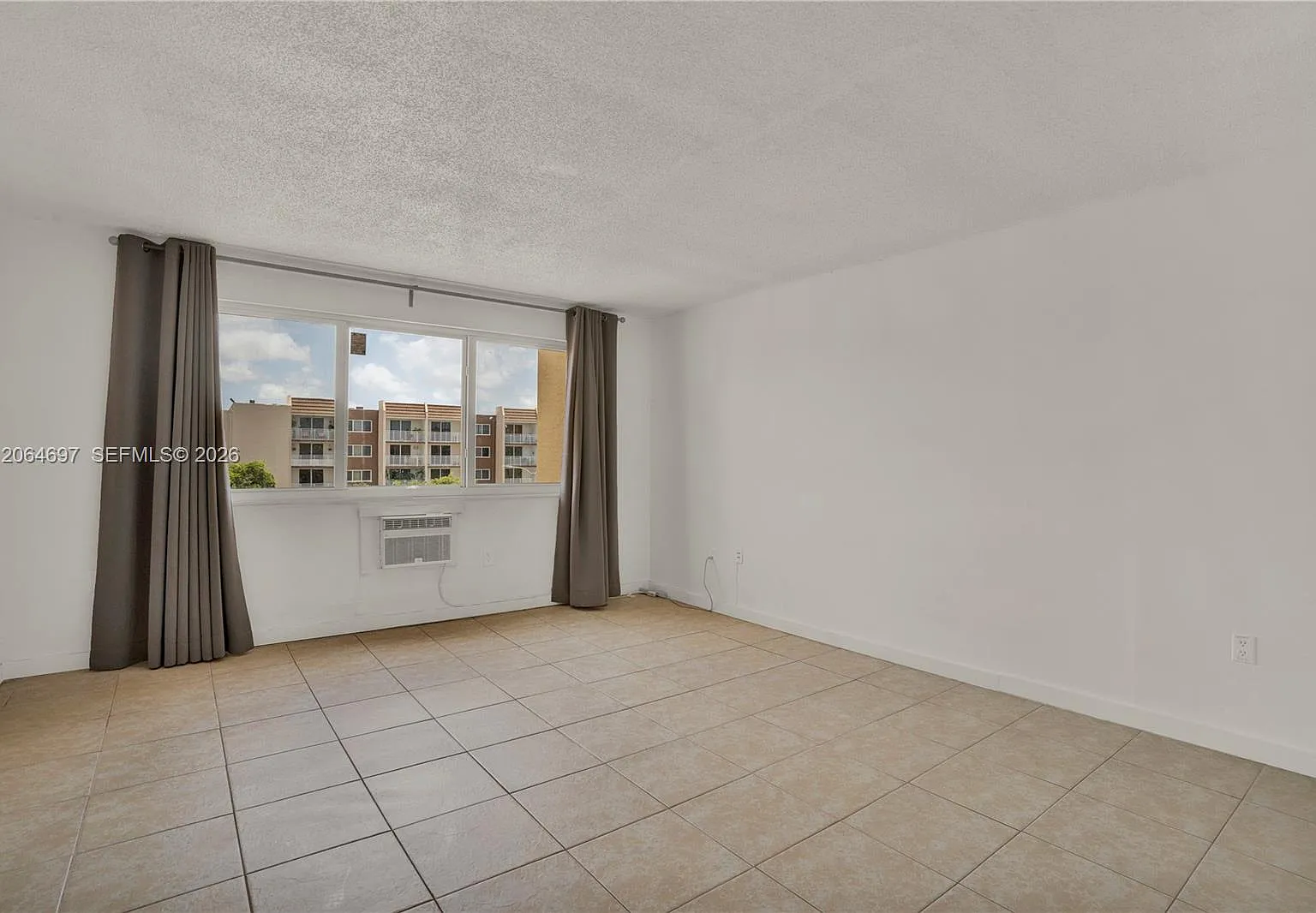 Coral Gate West Condo — Photo 4