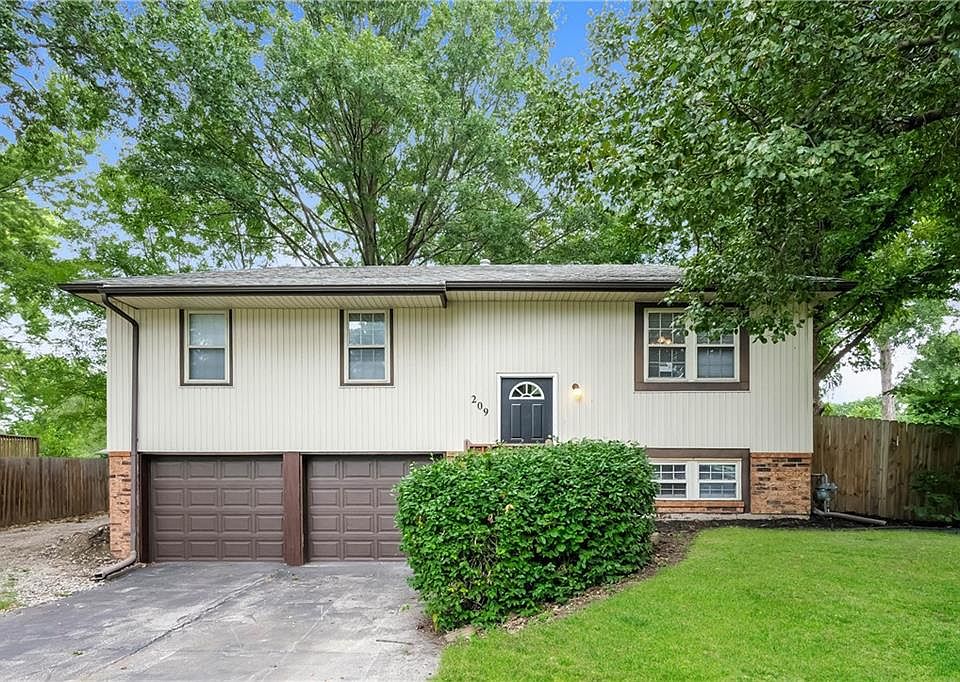 1st image of 209 Valley Dr