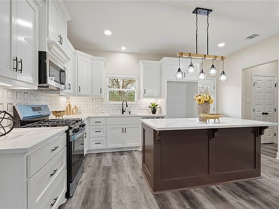 4th image of 511 Hall St