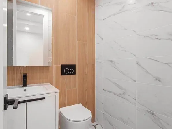 489 Grand Street image 9 of 9