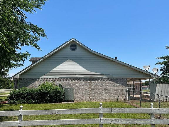 5th image of 106 Leland St