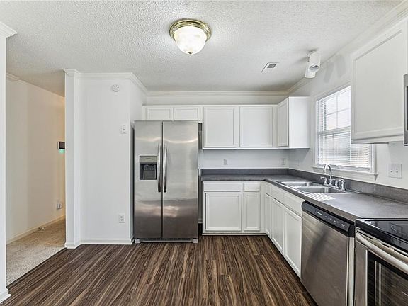 4th image of 402 Mary E Black Dr
