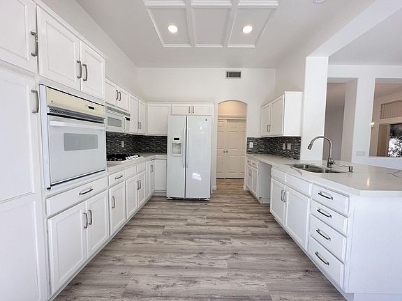 5th image of 78553 Waterfall Dr