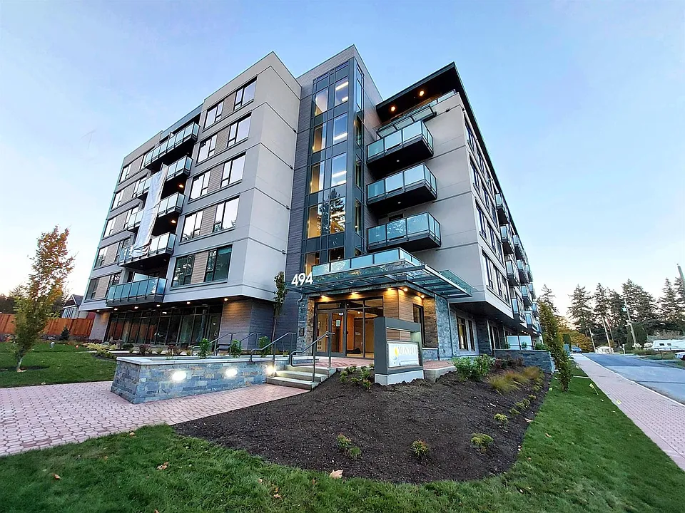 494 Goldstream Ave #606
