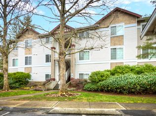 25235 SE Klahanie Blvd APT B301, Sammamish, WA 98029
