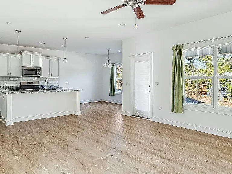 409 Kendall Dr — Photo 7