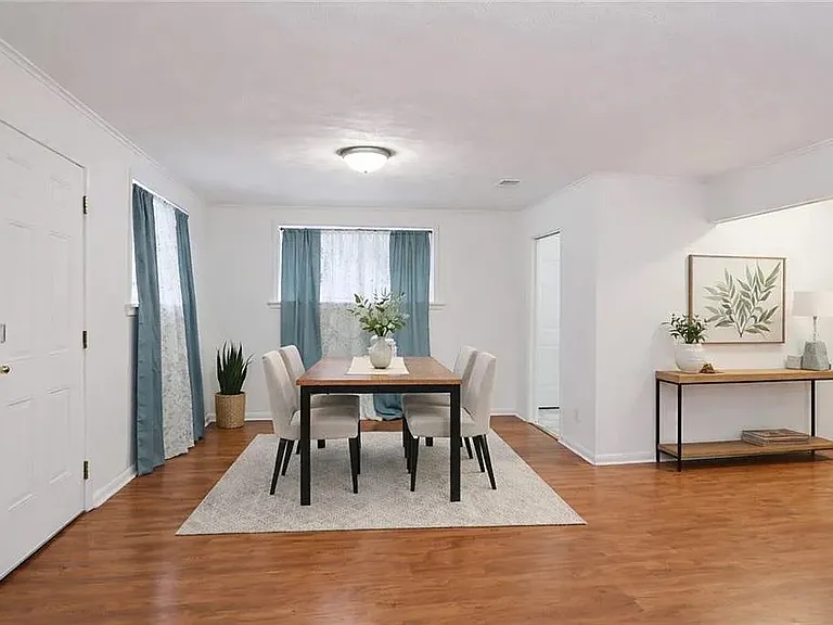 7551 Oak St — Photo 3