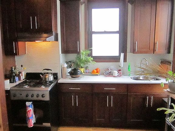 3rd image of 144 Suydam St #5