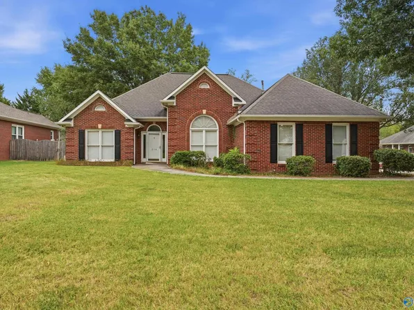 210 Pebble Brook Dr, Madison, AL 35758