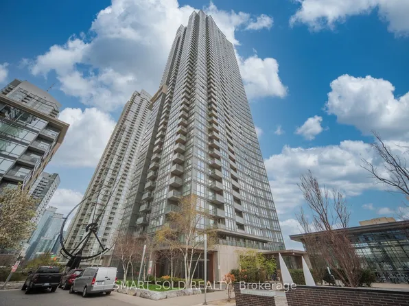 11 Brunel Ct #2606, Toronto, ON M5V 3Y3