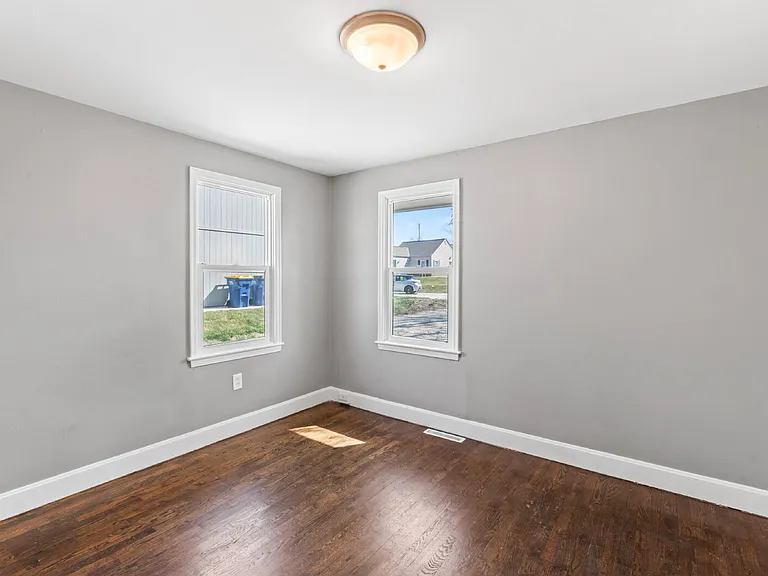 33085 W 82nd St — Photo 20