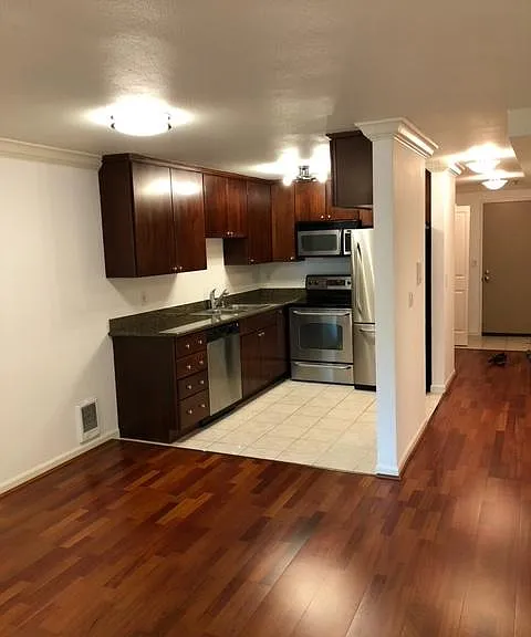2512 E Madison St #301 — Photo 17