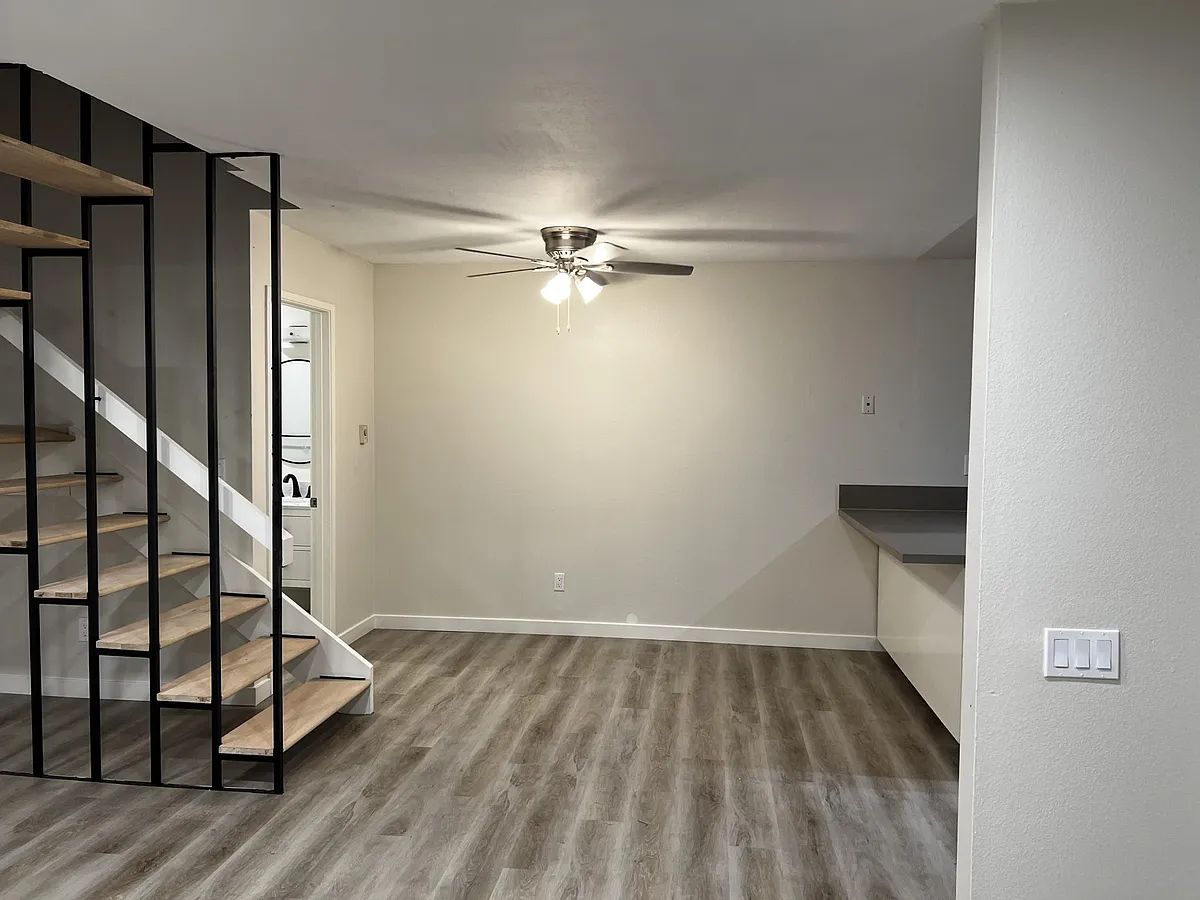 Modern interior with upgraded accents. - 9672 Caminito Del Vida