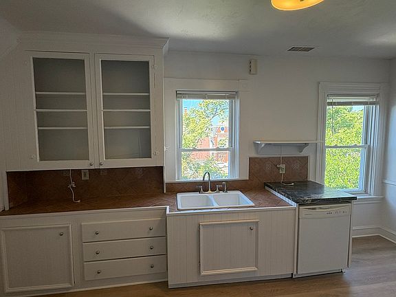 5th image of 105 America St #3