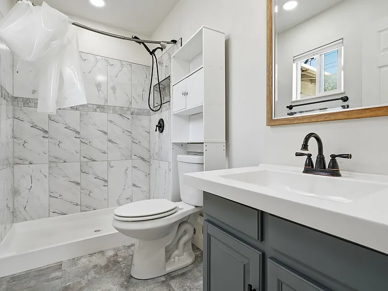2045 Gunnison Ave — Photo 10