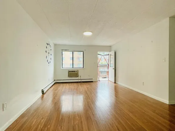 14423 Barclay Ave, Flushing, NY 11355