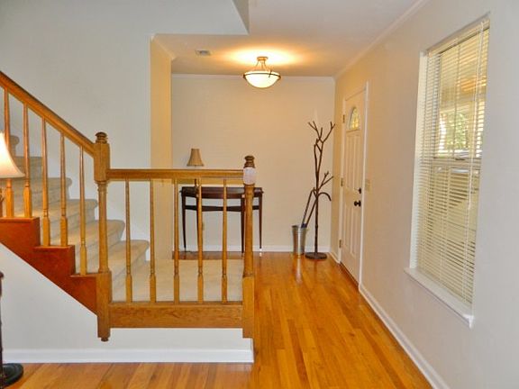 4th image of 1521 Blockford Ct E