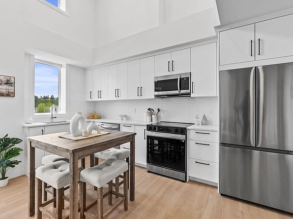 2nd image of 33820 Fraser St #307