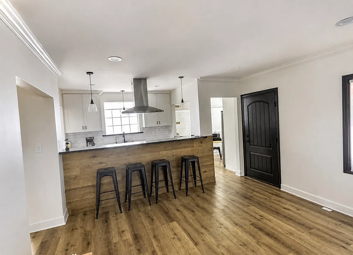 4 bed, 1555 sqft, $5,995 — Photo 3