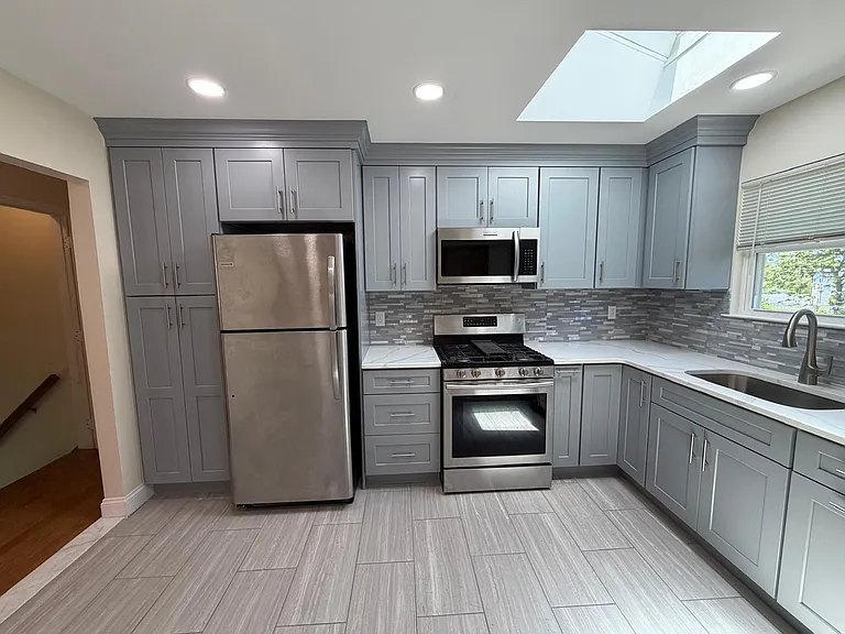 557B Plainview Rd — Photo 3