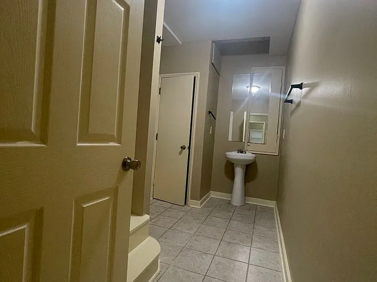929 McAlway Rd #B — Photo 9