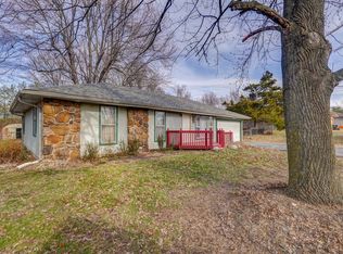 3305 W El Castile St, Springfield, MO 65807