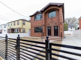 16422 76th Rd, Fresh Meadows, NY 11366