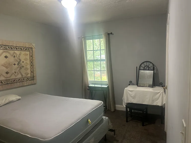 90 Dorsey Ct — Photo 3