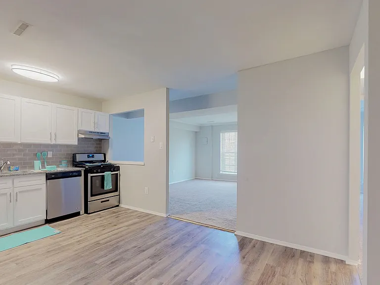 Mills Crossing Apartments and Townhomes — Photo 12