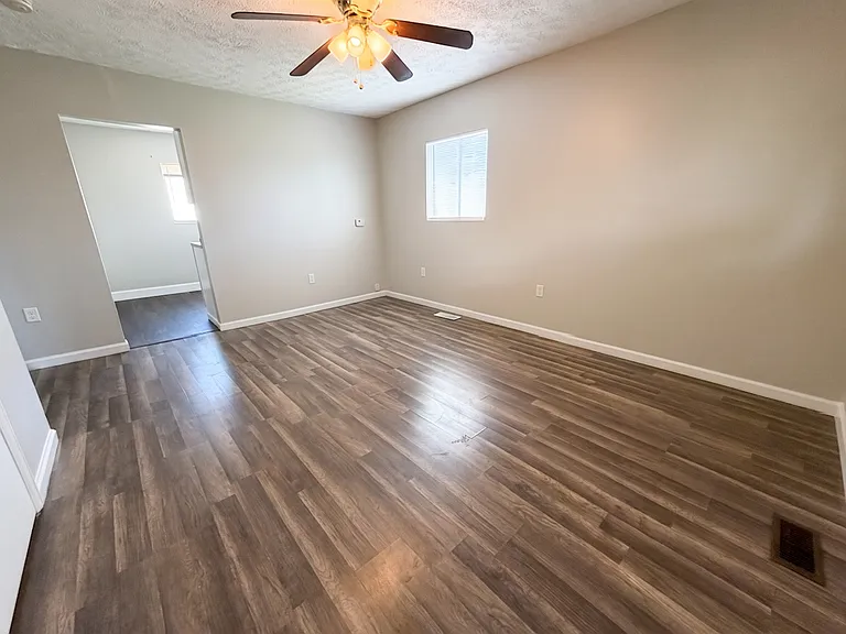 2634 Guyan Ave — Photo 3