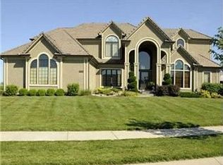 9205 Falcon Ridge Dr, Lenexa, KS 66220