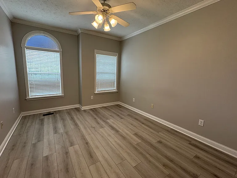1442 Oakhill Dr — Photo 13