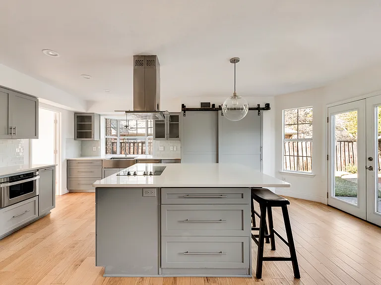 2049 Cannes Dr — Photo 10