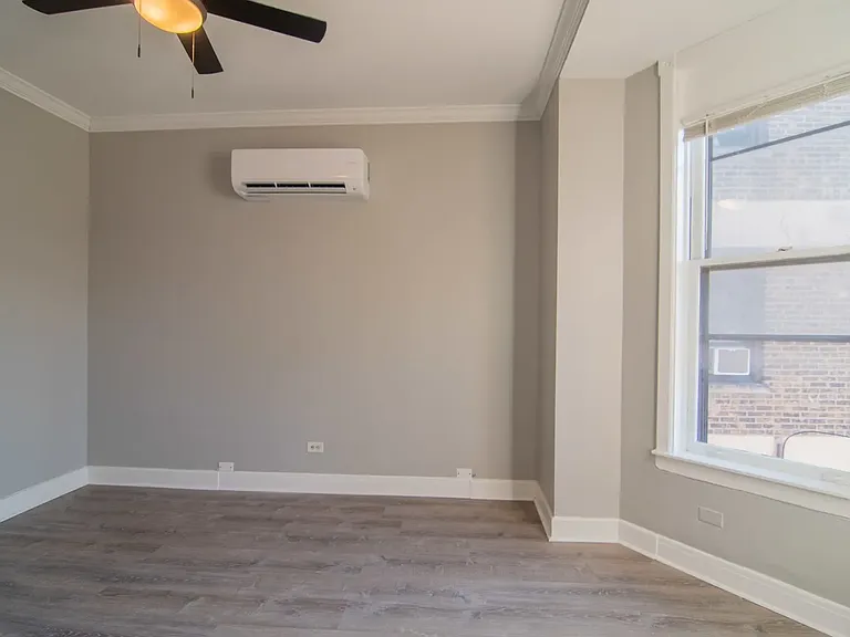 1942 N Lincoln Ave #2R — Photo 3