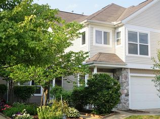 608 Riverstone Ln, Chelsea, MI