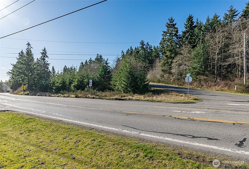 4th image of 999 Ann Kivley Dr
