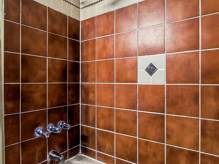 8700 Cielo Vista Dr — Photo 4