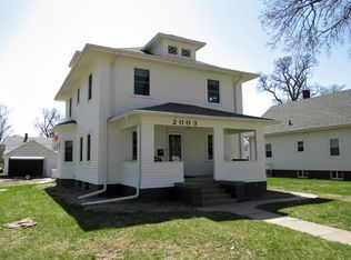 2003 10th St, Columbus, NE 68601