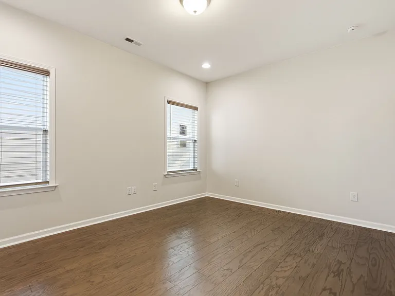 721 Vine Pond Ct — Photo 31