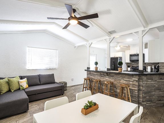 Living Room / Dining Room