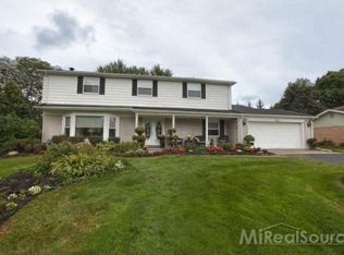 5523 Pembury Ln, West Bloomfield, MI 48322